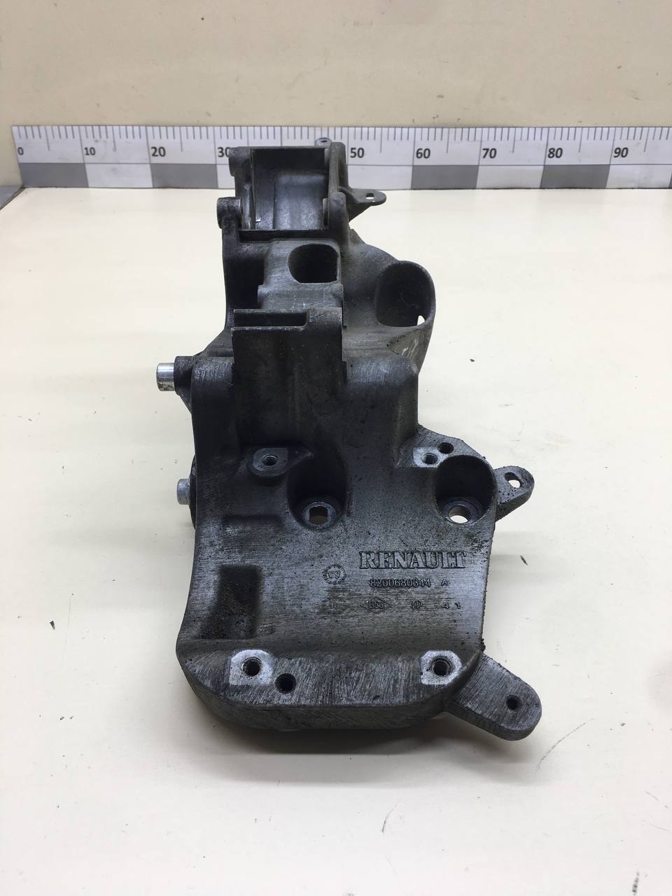 Кронштейн генератора Renault Sandero 2009-2014