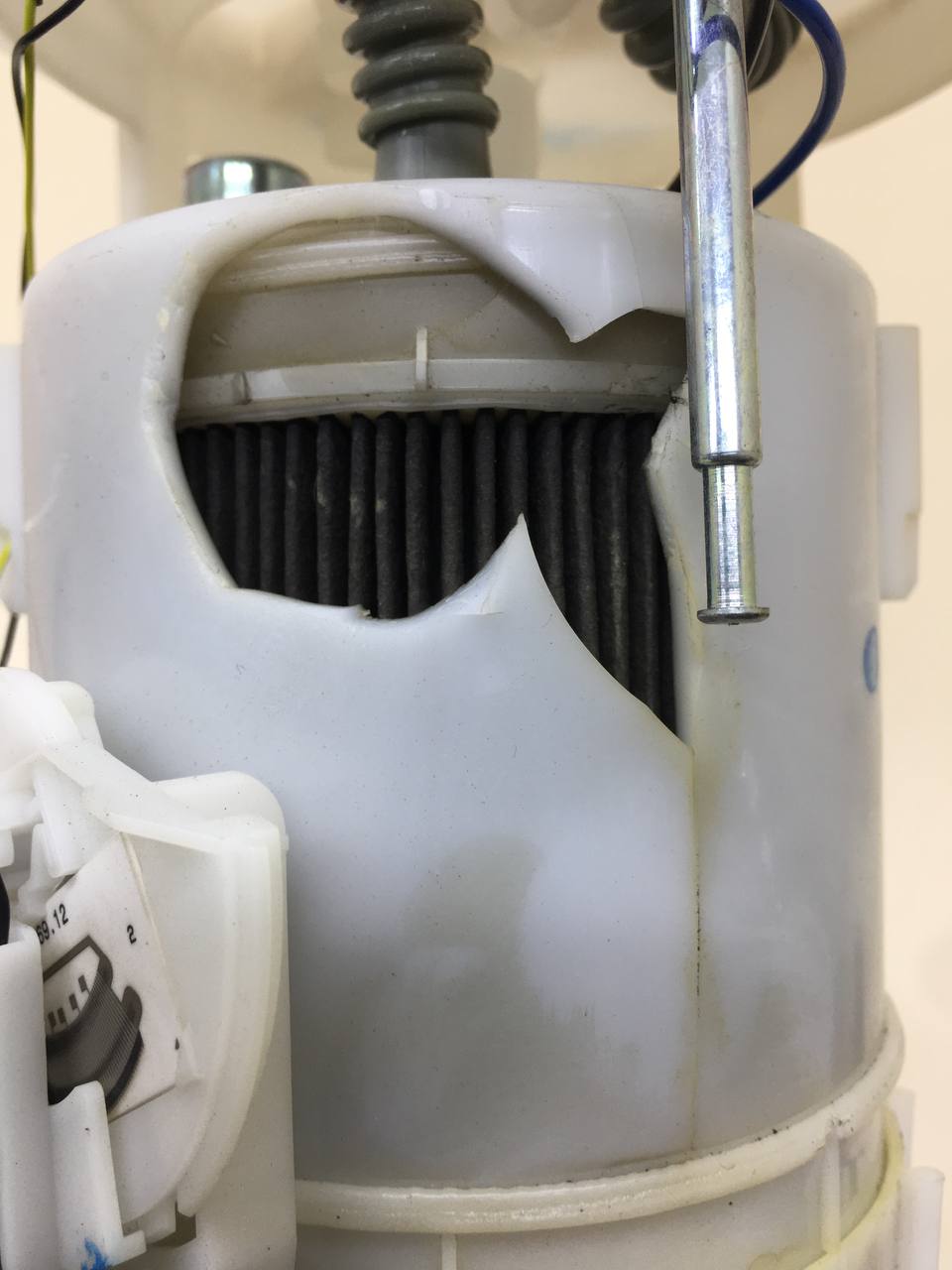 Насос топливный электрический Citroen C-Elysee 2012-2017