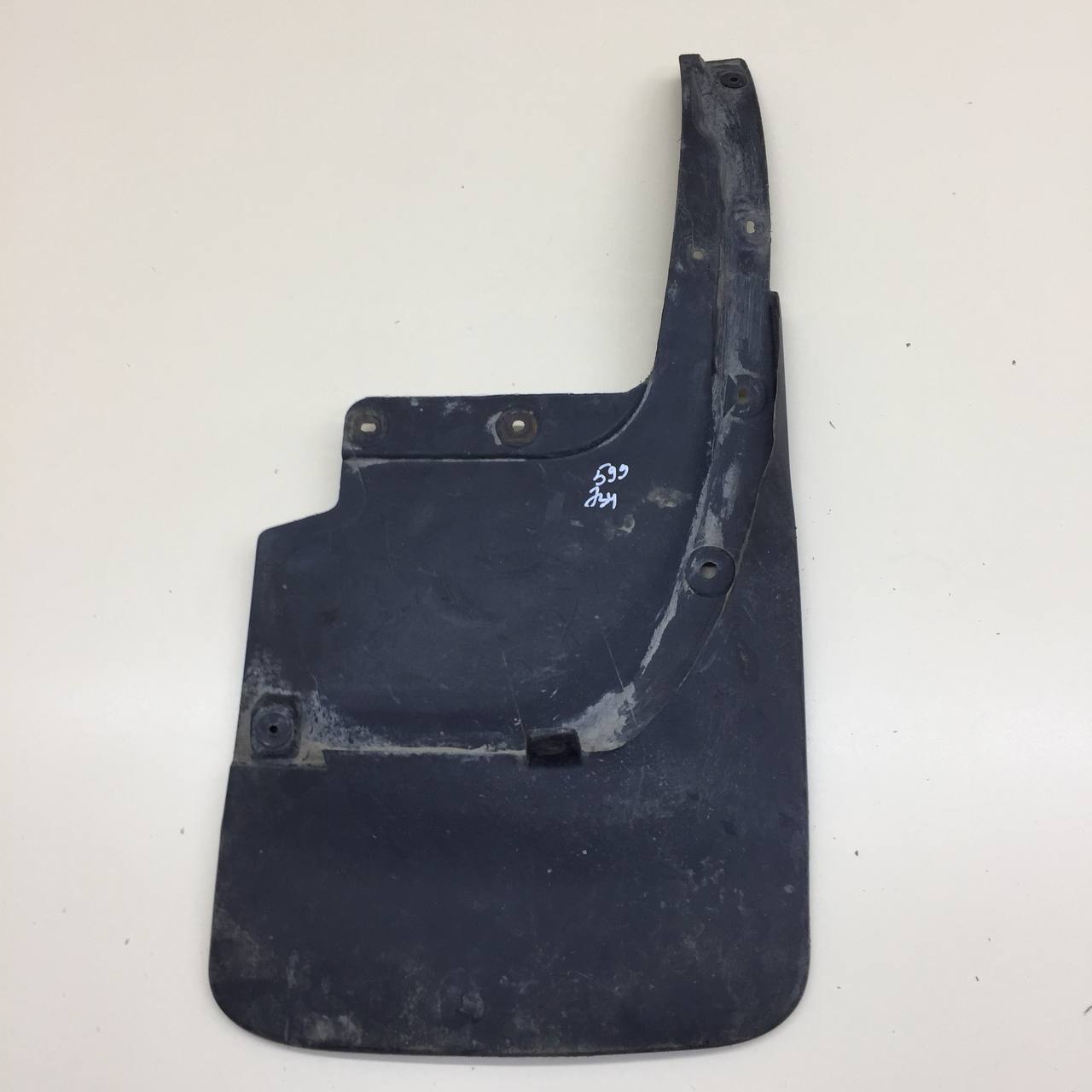 Брызговик задний правый Lexus LX570 (J200) 2007-2015