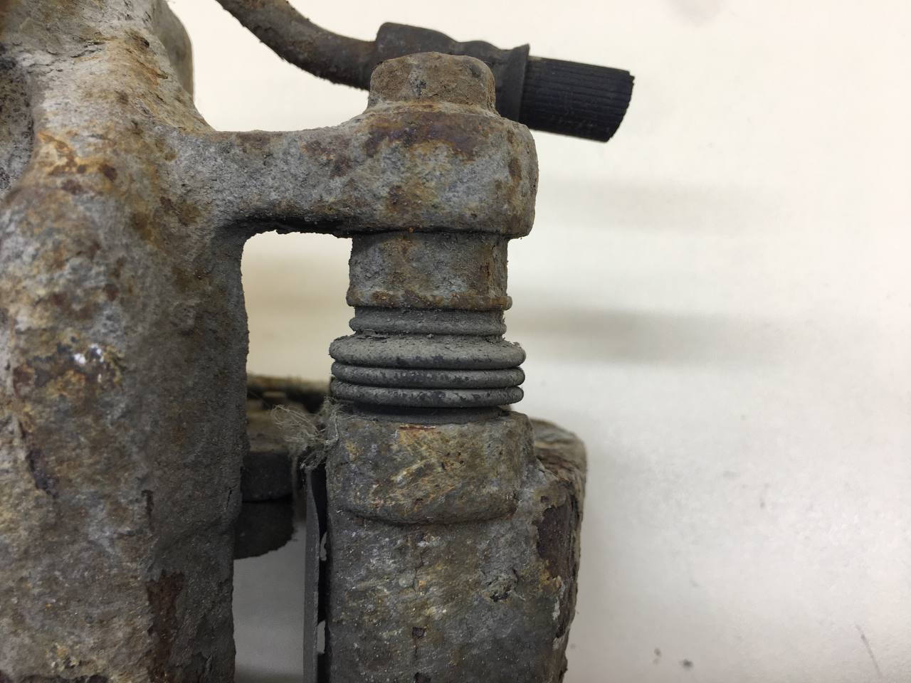 Суппорт передний левый Hyundai Solaris (RB) 2010-2017