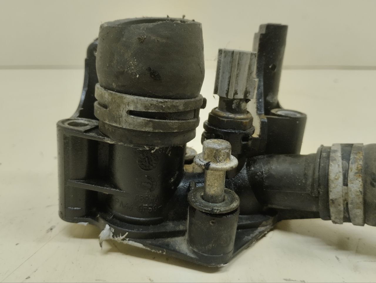 Фланец двигателя системы охлаждения Ford Focus 3 2011>