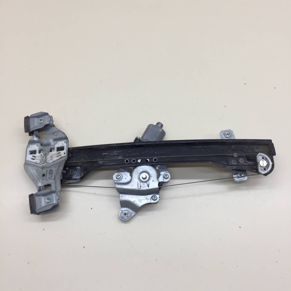 Стеклоподъемник электр. передний левый Chevrolet Aveo T300 2011>