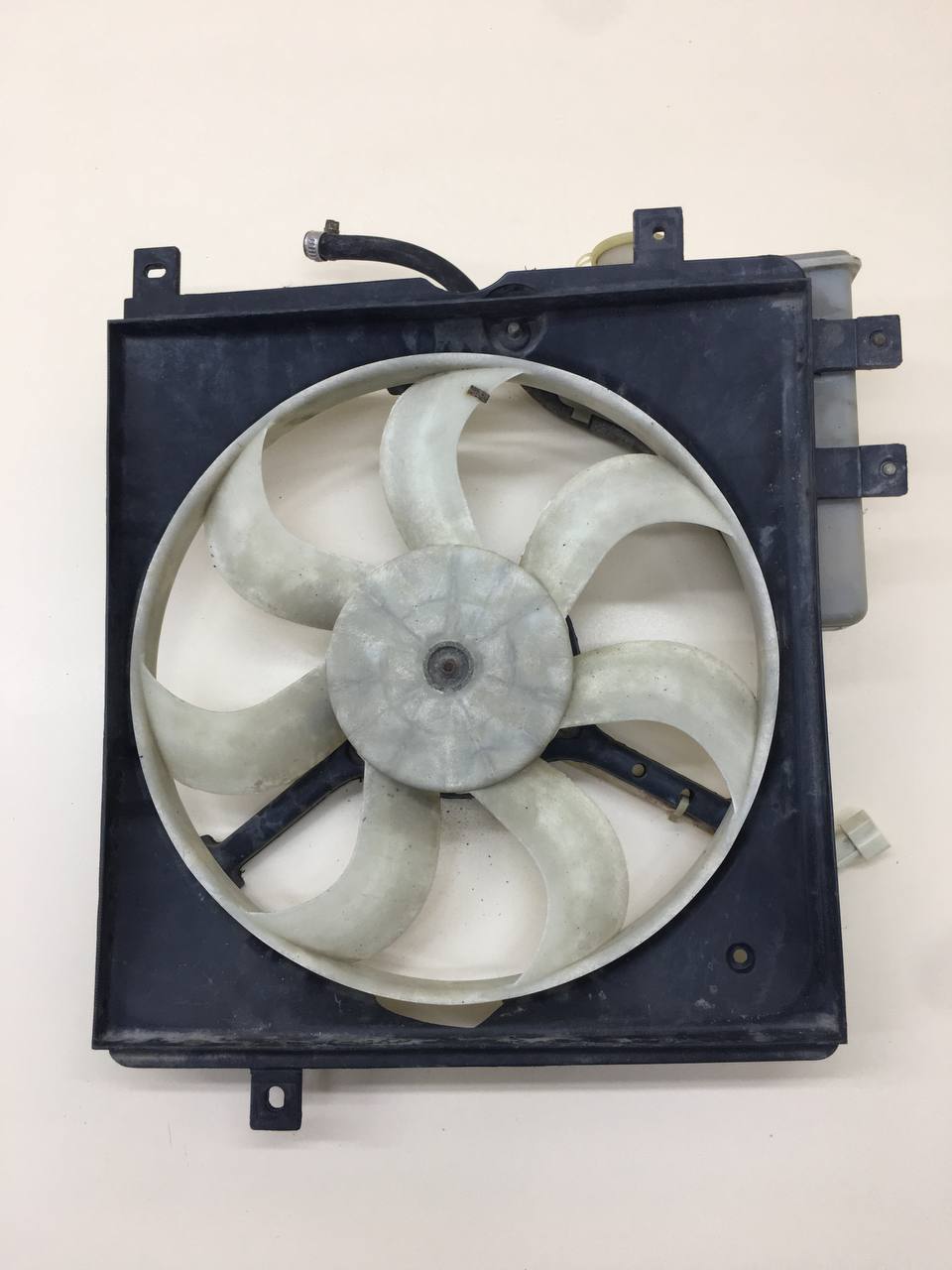 Диффузор вентилятора Geely MK Cross 2011>