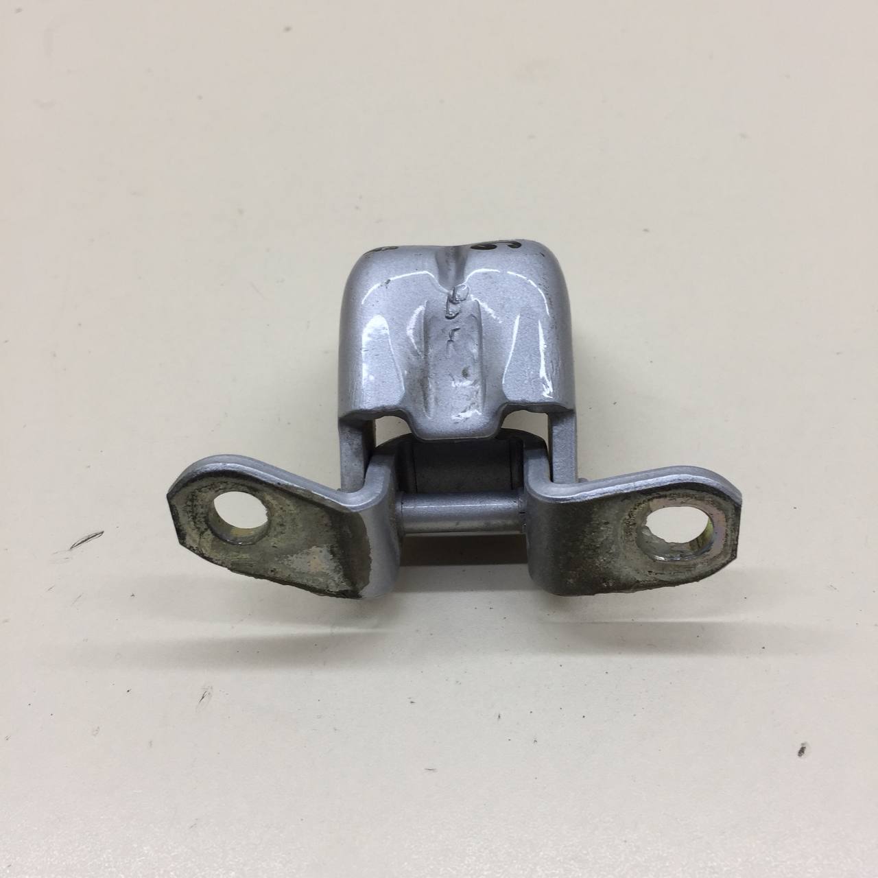 Петля двери задней правой нижняя Nissan Maxima (a36) 2015-2023