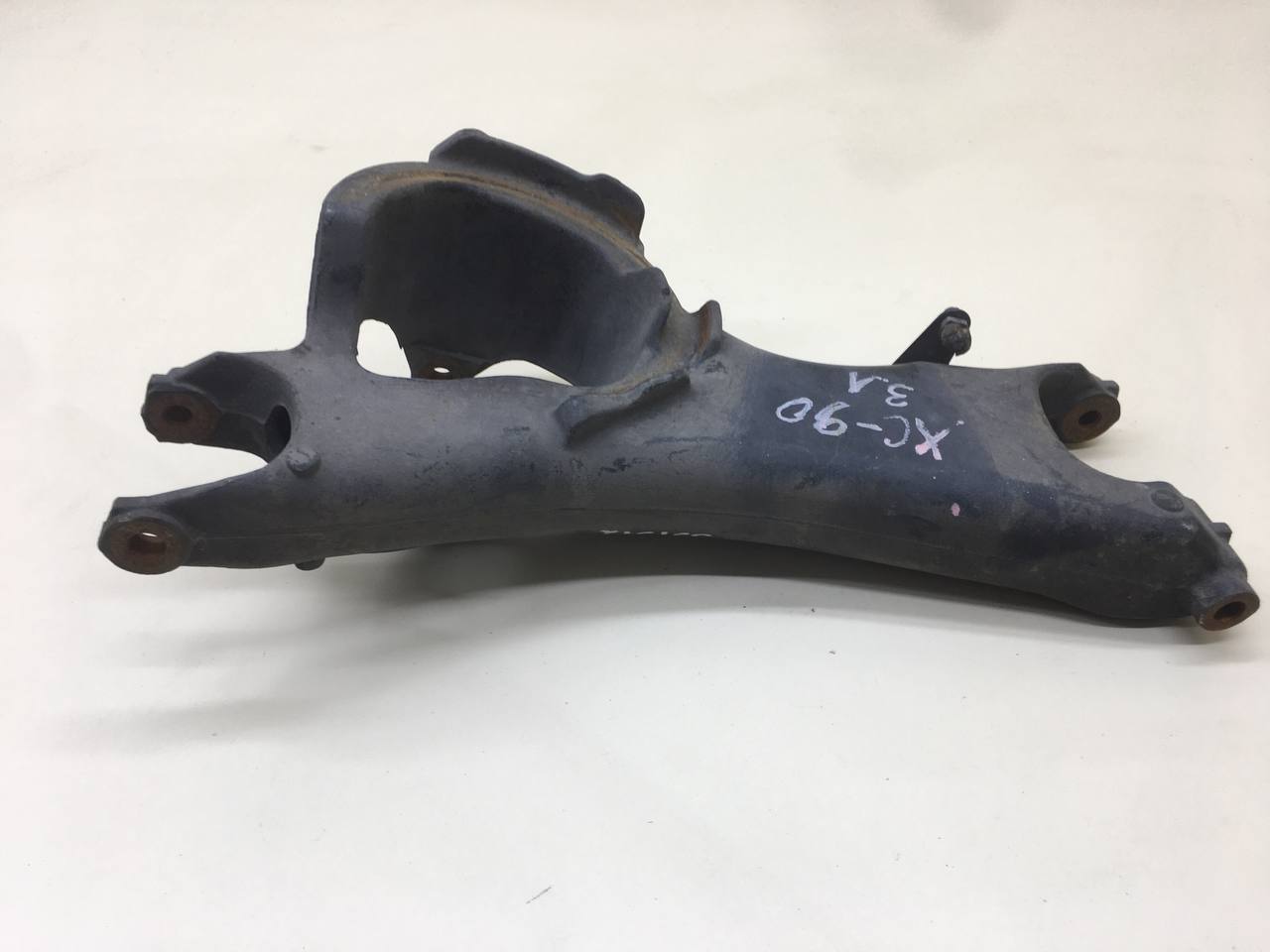 Рычаг задний нижний левый Volvo XC90 2002-2015