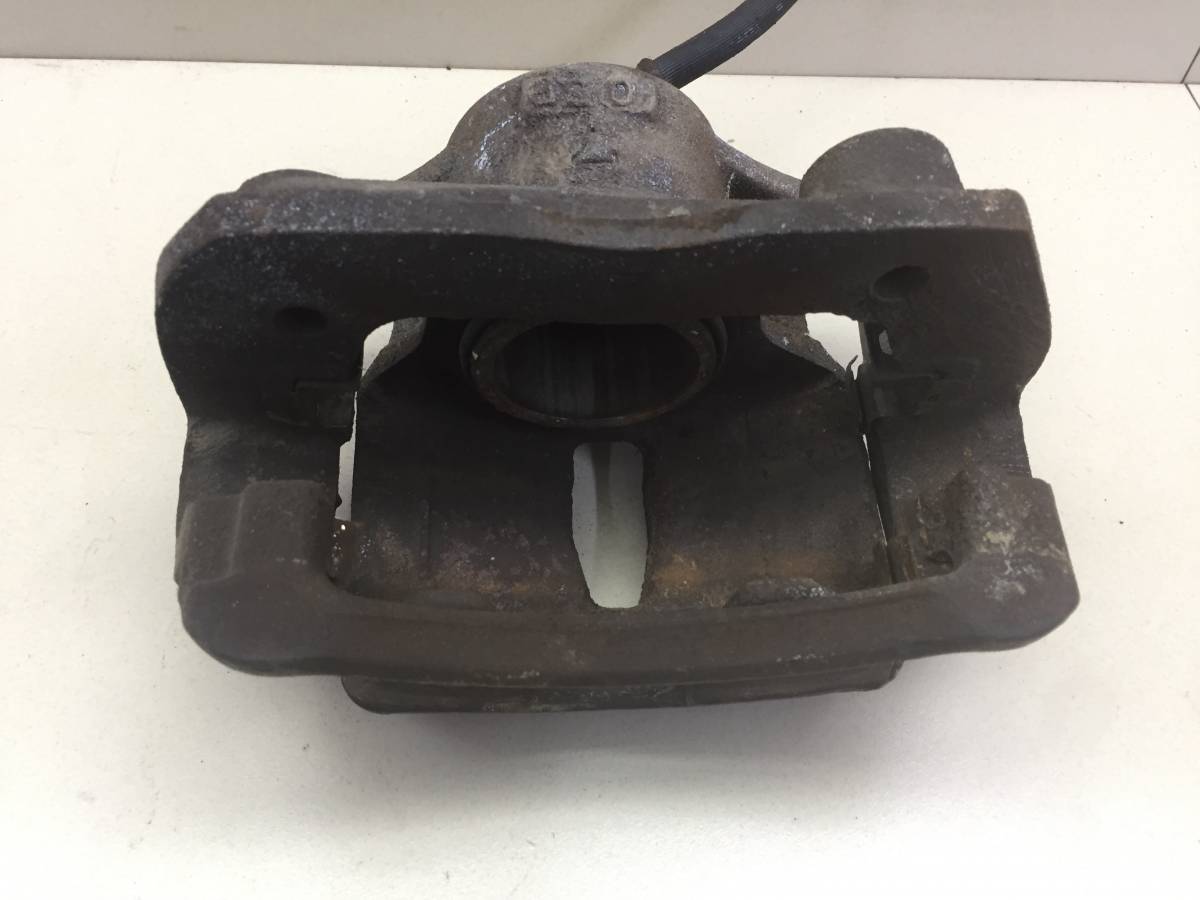 Суппорт передний правый Toyota Crown (S170) 1999-2003