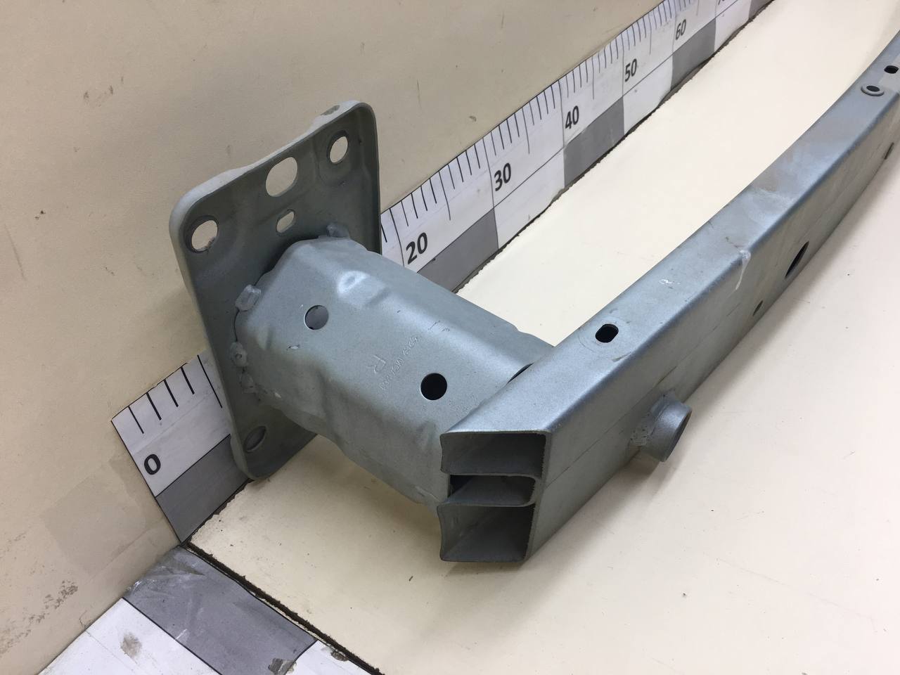 Усилитель переднего бампера Changan UNI-T 2023>