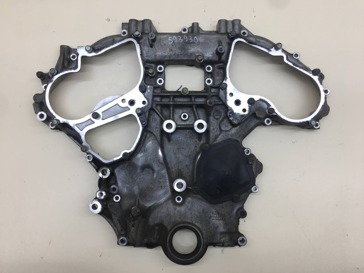 Крышка двигателя передняя Nissan Skyline (V36) 2006-2014