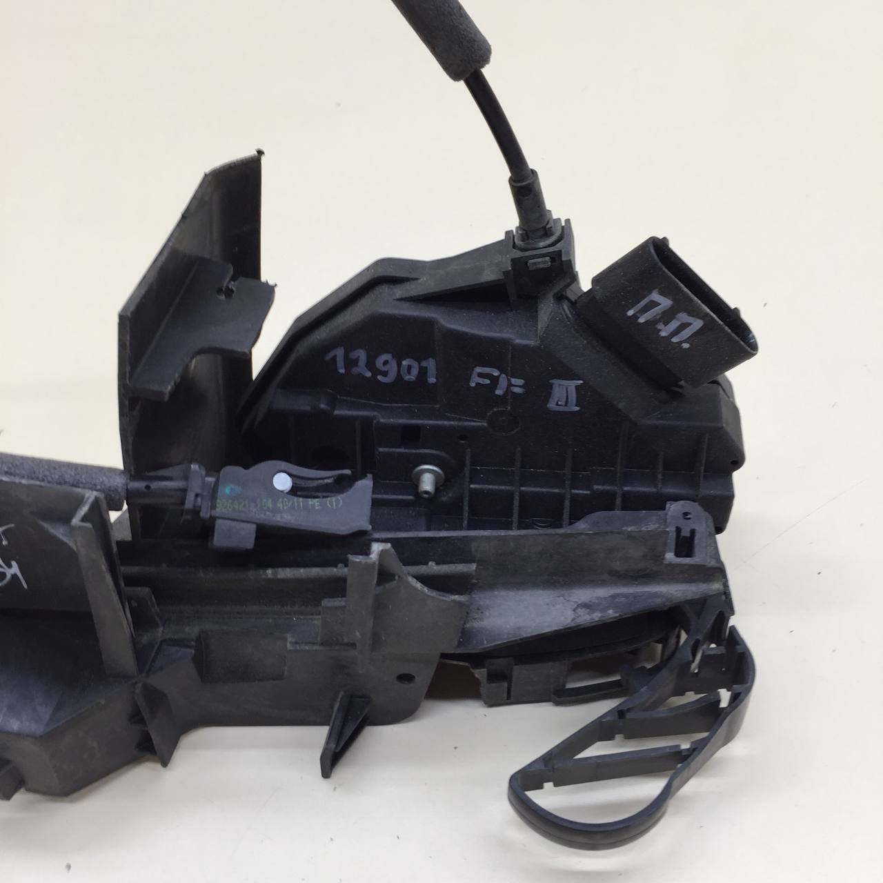 Замок двери передней правой Ford Focus 3 2011>