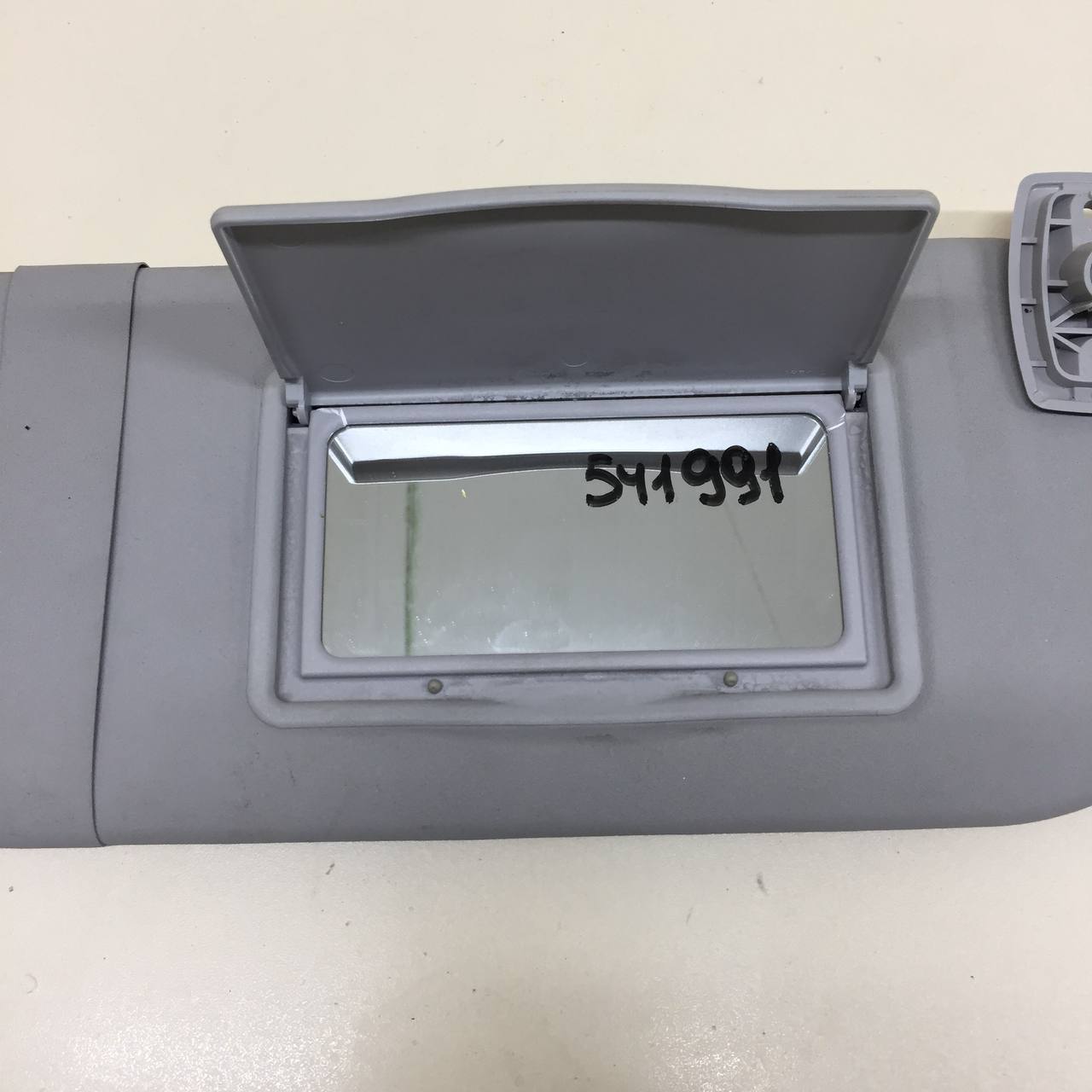 Козырек солнцезащитный (внутри) Peugeot 107 2006-2014