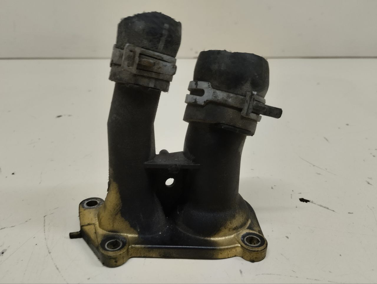 Крышка термостата Ford Focus 3 2011>