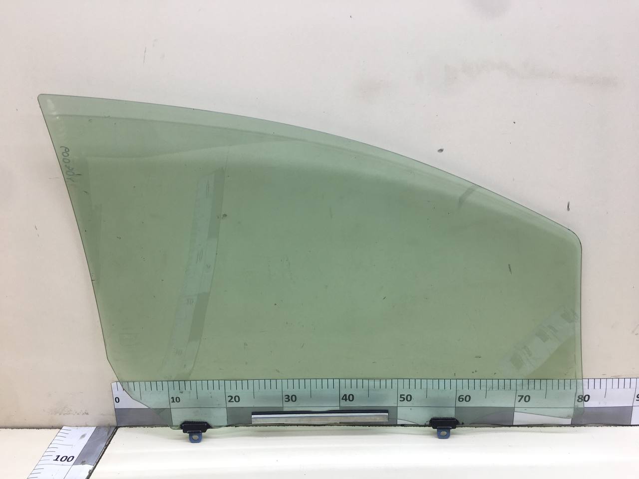 Стекло двери передней левой Toyota Auris (E150) 2006-2012
