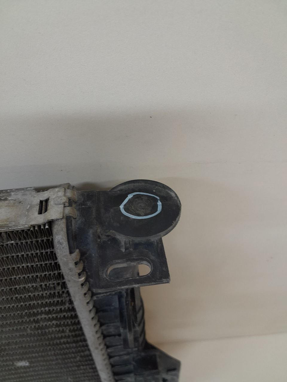 Радиатор охлаждения двигателя Volvo V40 2012-2019