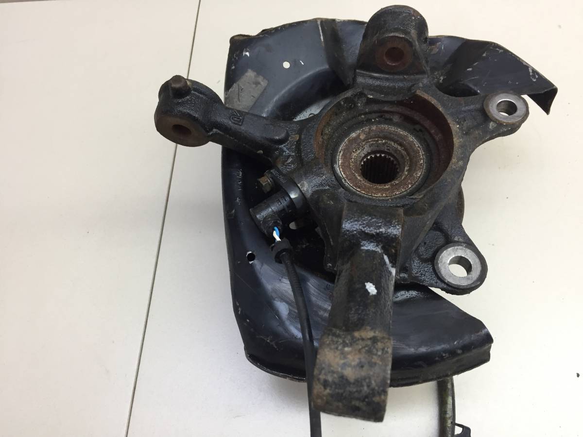 Кулак поворотный передний правый Toyota Raum (Z20) 2003-2011