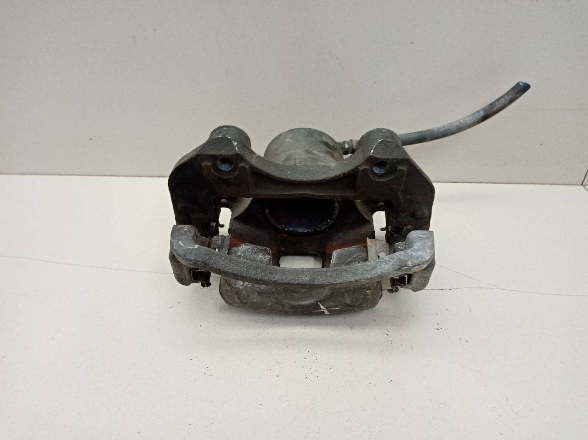 Суппорт передний правый Nissan Avenir (W10) 1990-1999