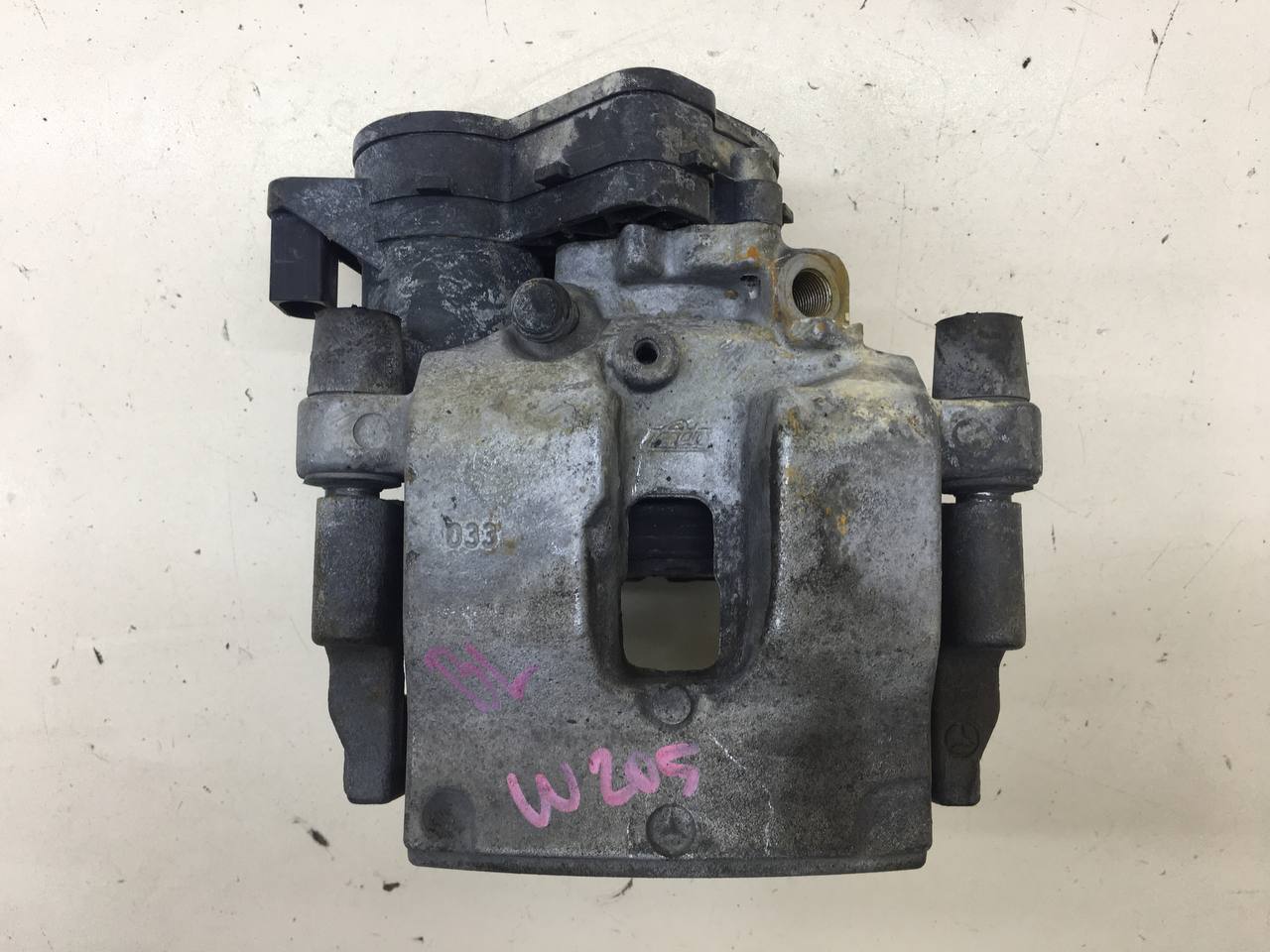 Суппорт задний левый Mercedes-Benz C-Class (W205) 2014>