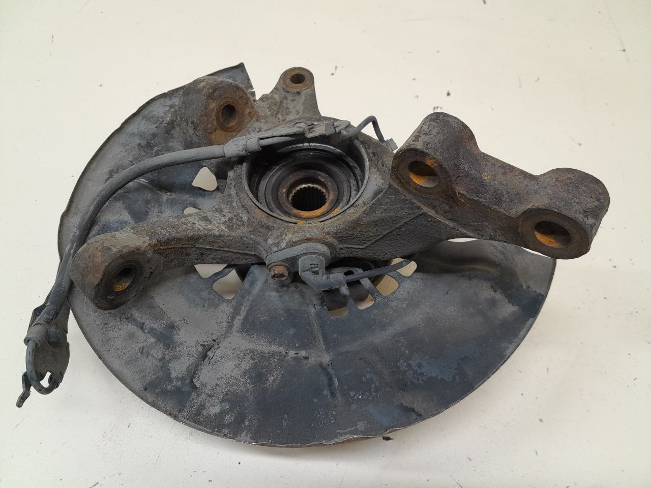 Кулак поворотный передний правый Toyota Camry (XV50) 2011-2017