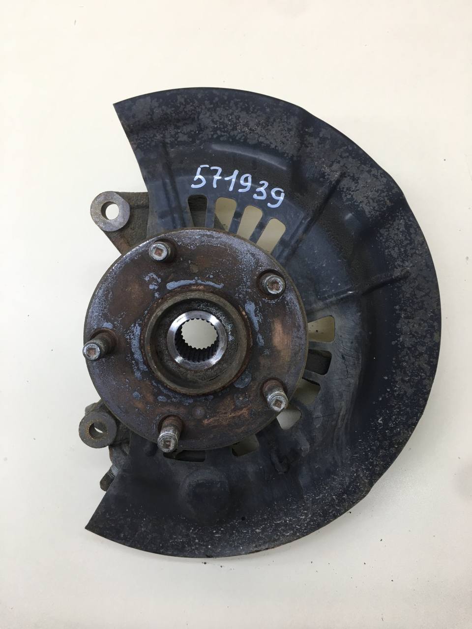 Кулак поворотный передний левый Toyota Camry (XV50) 2011-2017