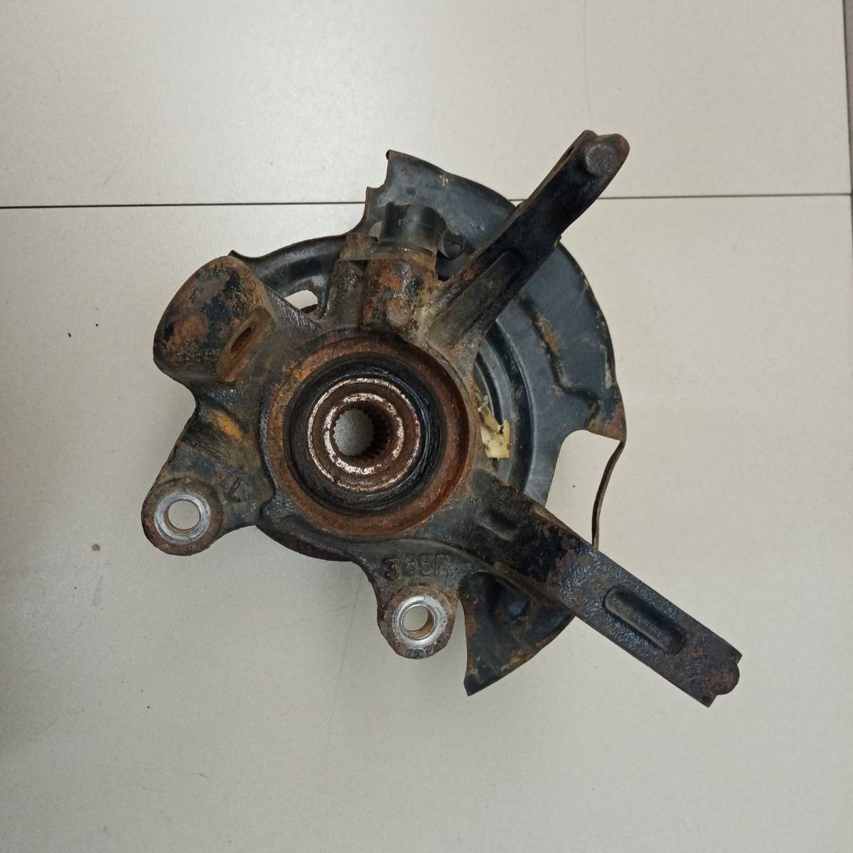 Кулак поворотный передний левый Nissan Cube (Z10) 1998-2002