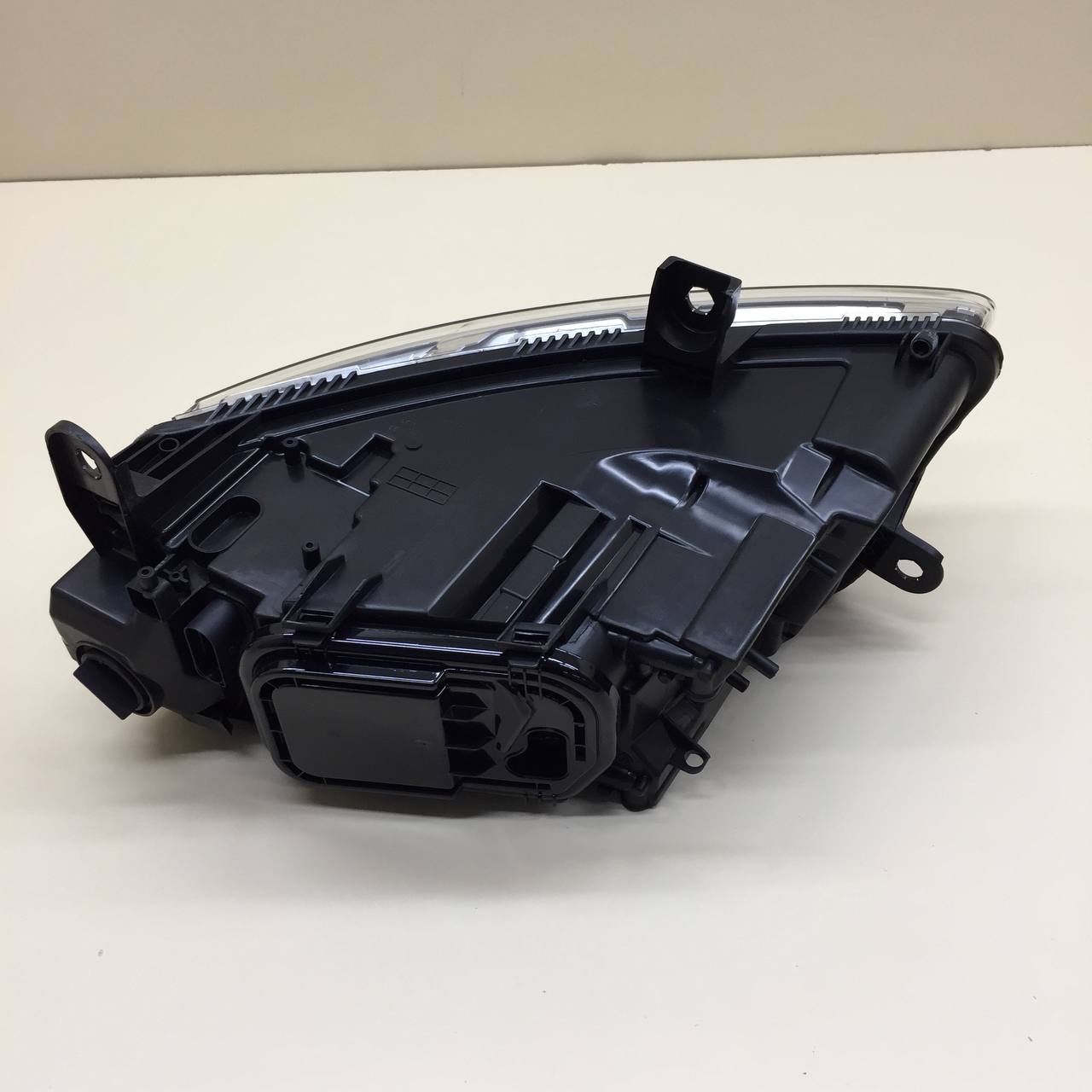 Фара правая Audi A6 (C6) 2005-2011