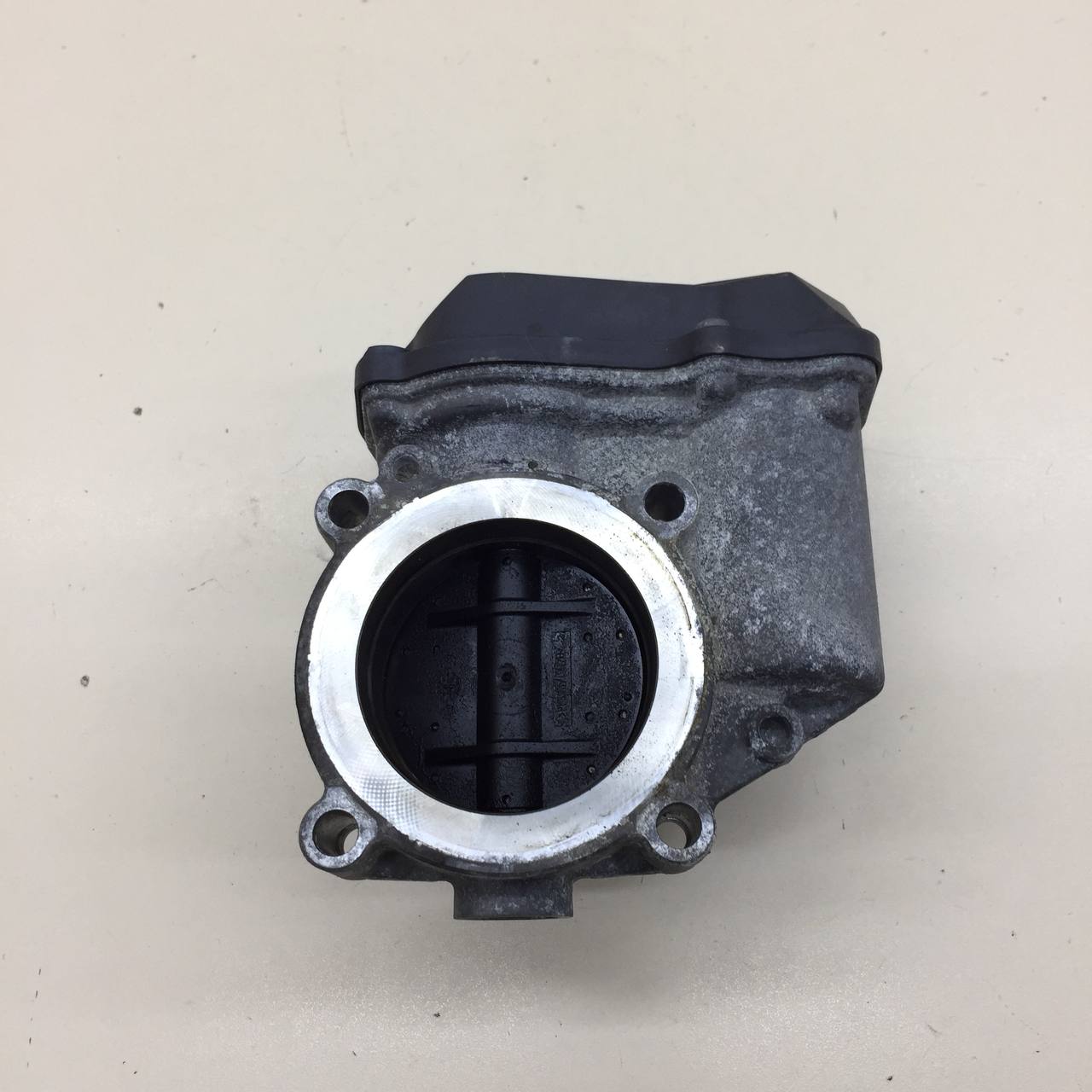 Заслонка дроссельная электрическая Volkswagen Passat B7 2011-2015