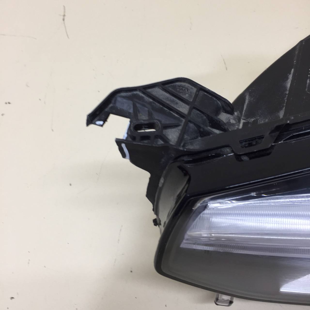 Фара левая Volvo XC90 2015>