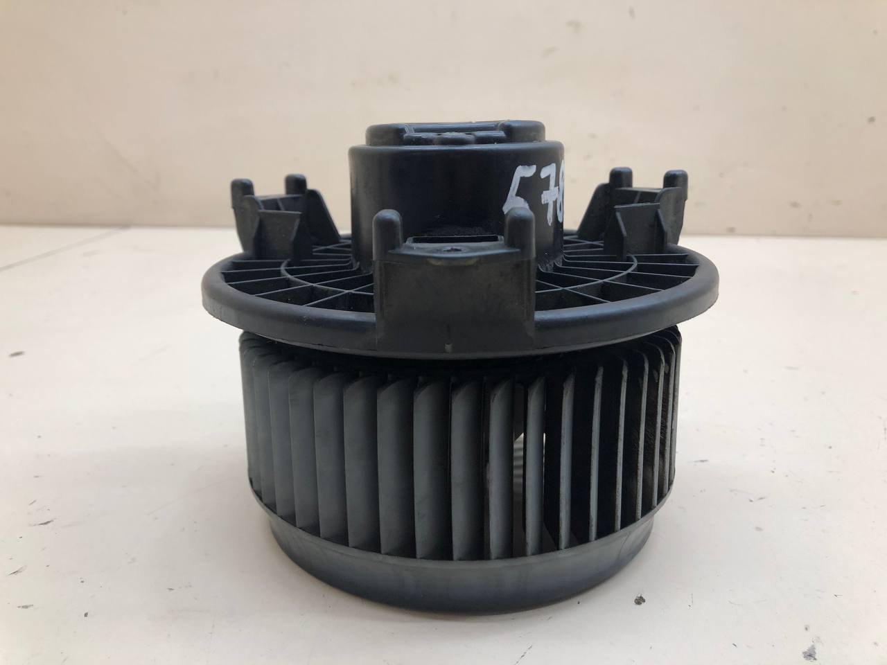 Моторчик отопителя Toyota Hilux 2004-2015