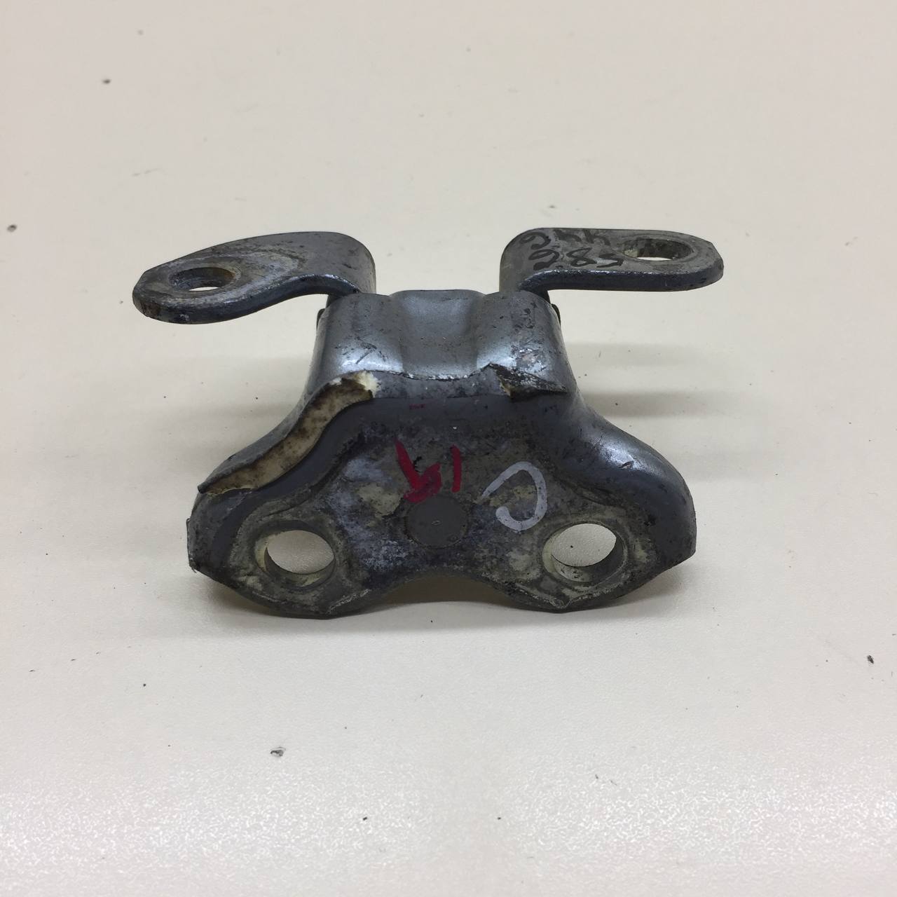 Петля двери задней правой верхняя Toyota Camry (XV50) 2011-2017