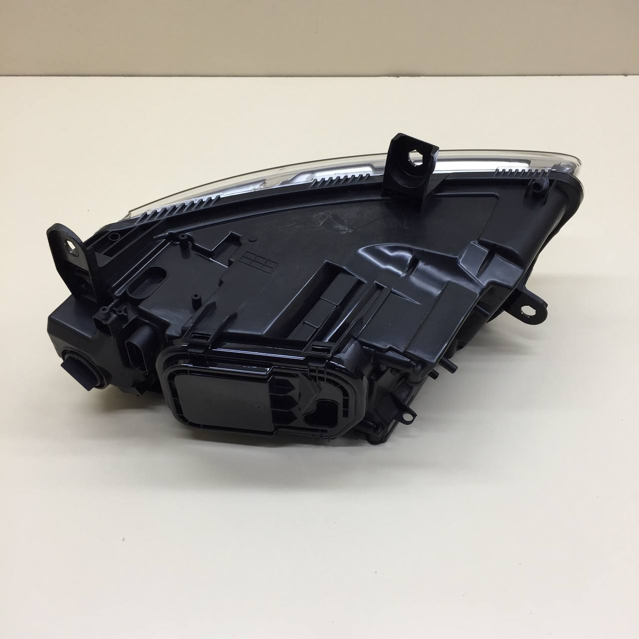 Фара правая Audi A6 (C6) 2005-2011