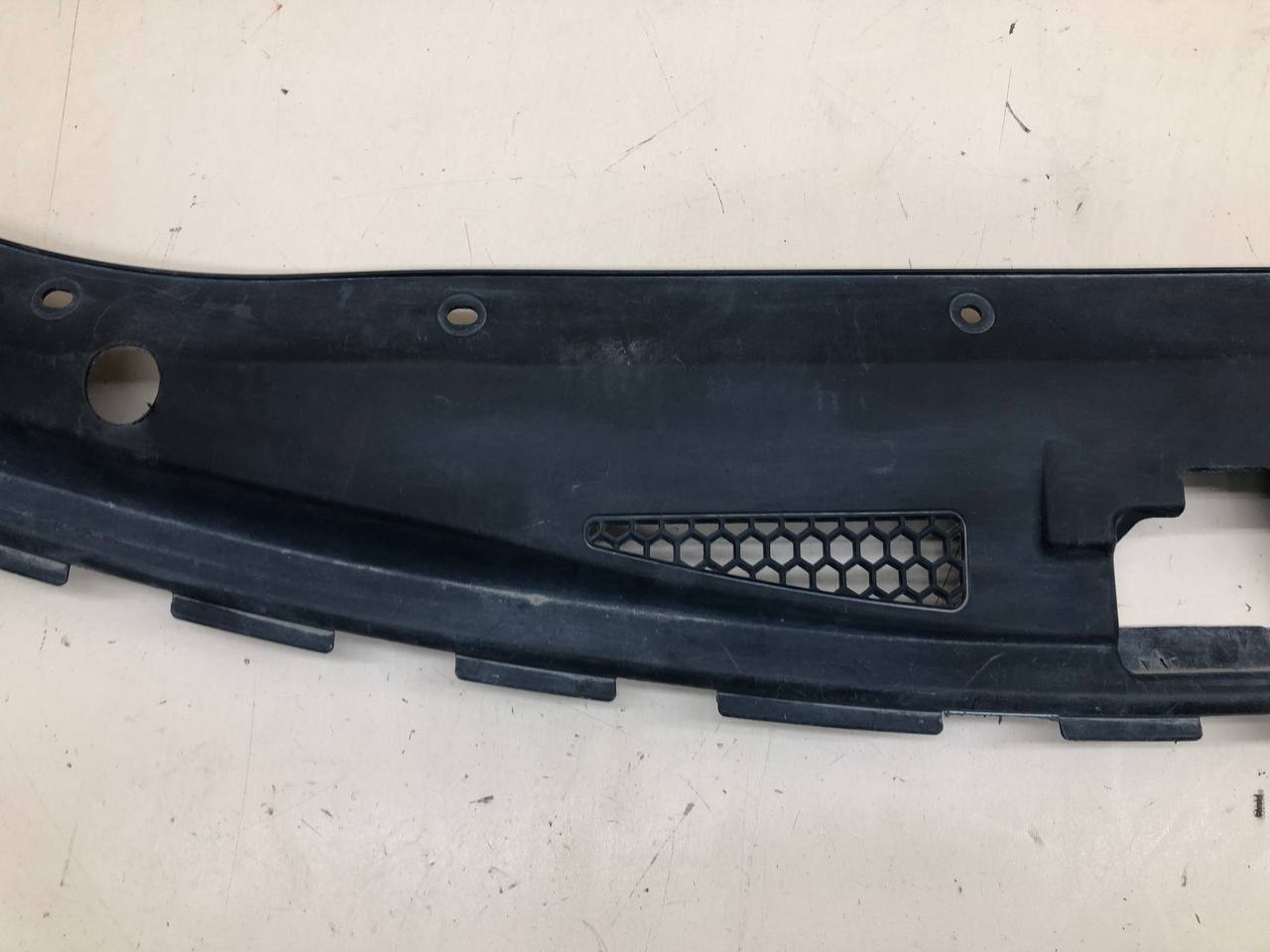 Кожух замка капота Hyundai Starex H1/Grand Starex 2007>