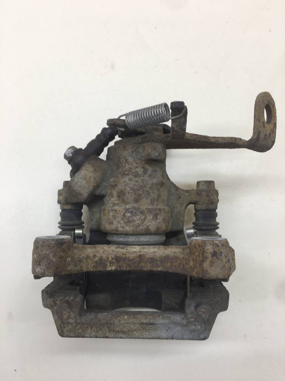 Суппорт задний левый Mazda CX-5 (KE) 2011-2017