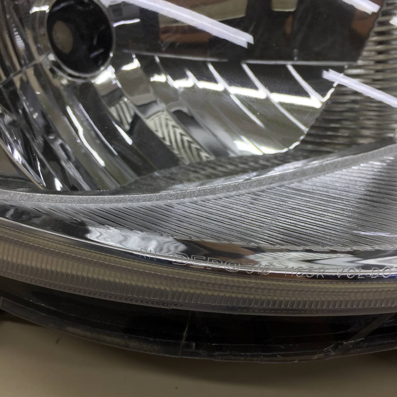 Фара правая Nissan Tiida (C11) 2007-2014