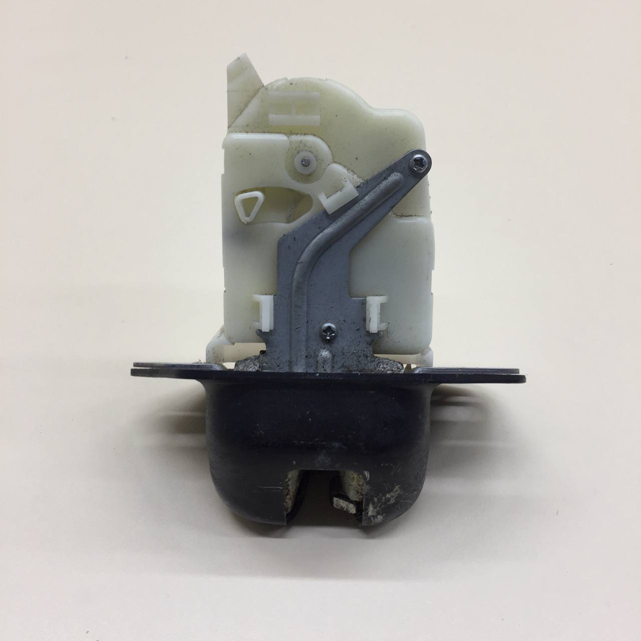 Замок багажника Nissan X-Trail (T31) 2007-2014