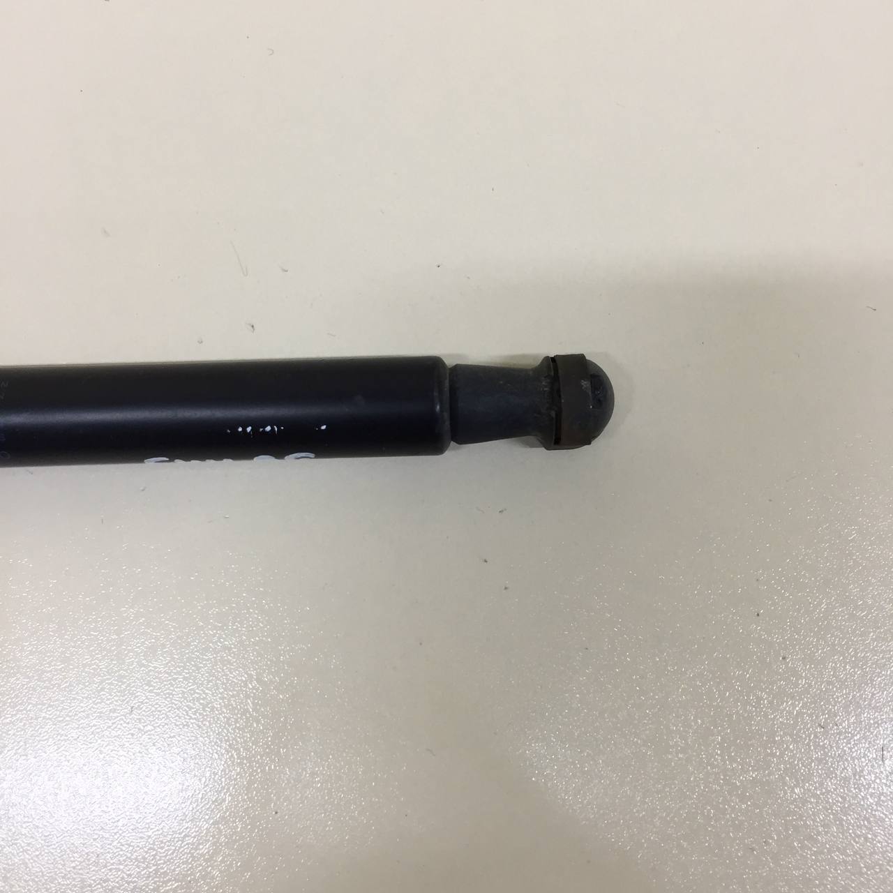 Амортизатор двери багажника Skoda Fabia (5J) 2007-2014