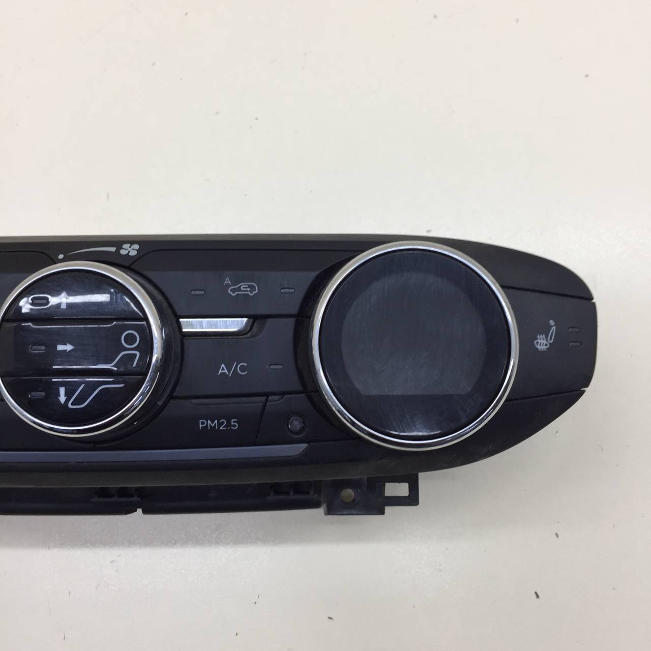 Блок управления климатической установкой EXEED TXL 2019>