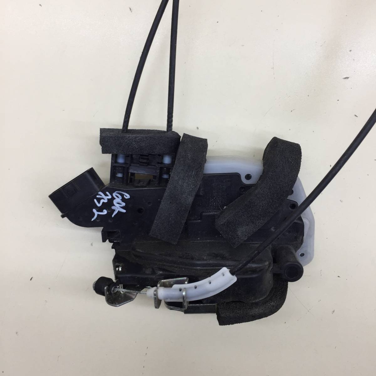 Замок двери передней левой Nissan Juke (YF15) 2011-2020