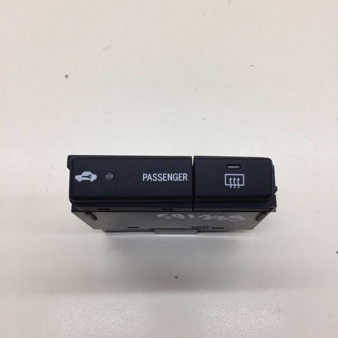 Кнопка обогрева заднего стекла Toyota Avensis (T250) 2003-2009