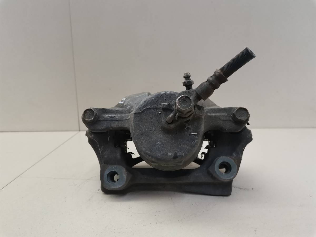 Суппорт передний левый Toyota Crown (S170) 1999-2003