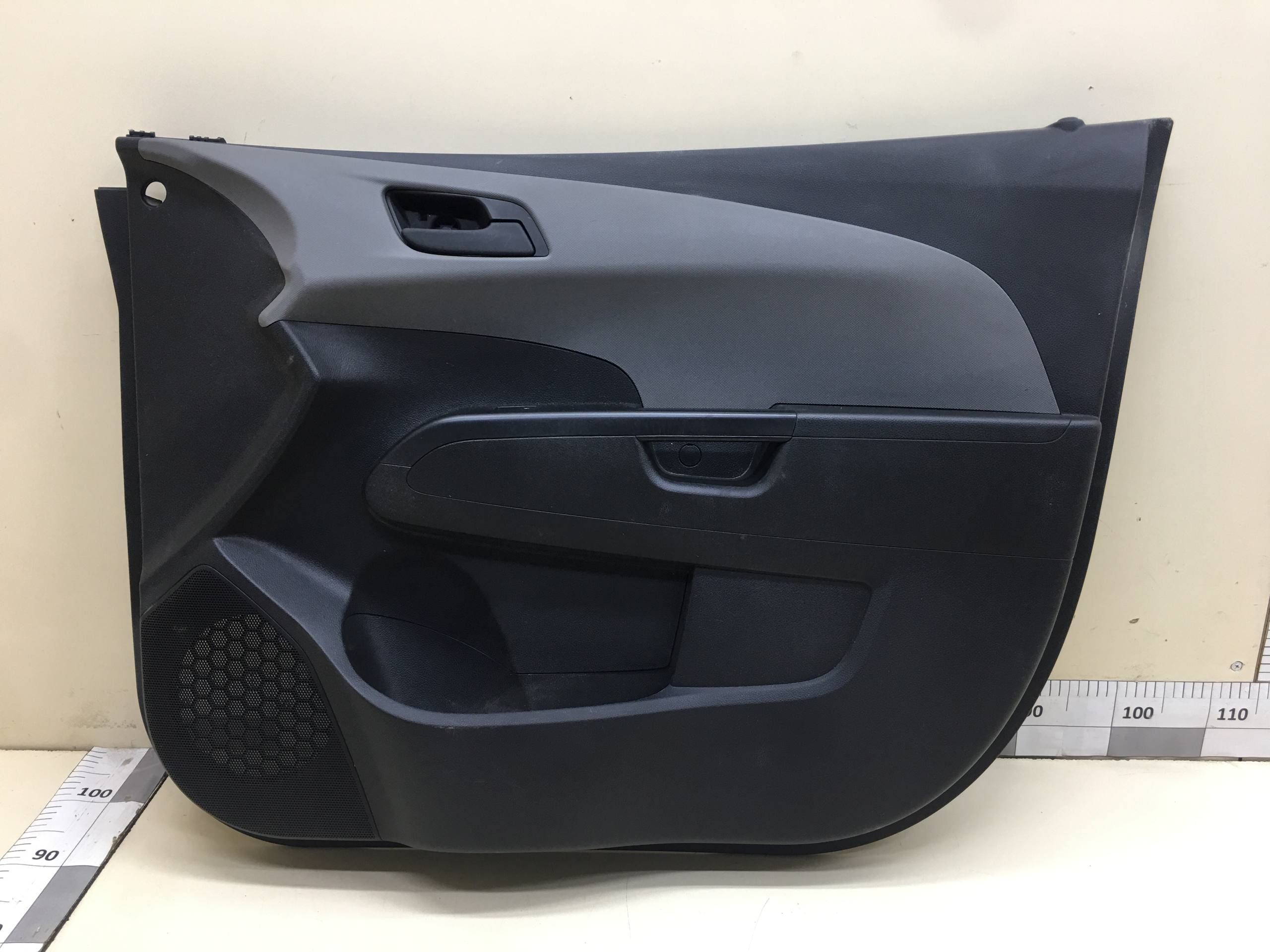 Обшивка двери передней правой Chevrolet Aveo T300 2011>