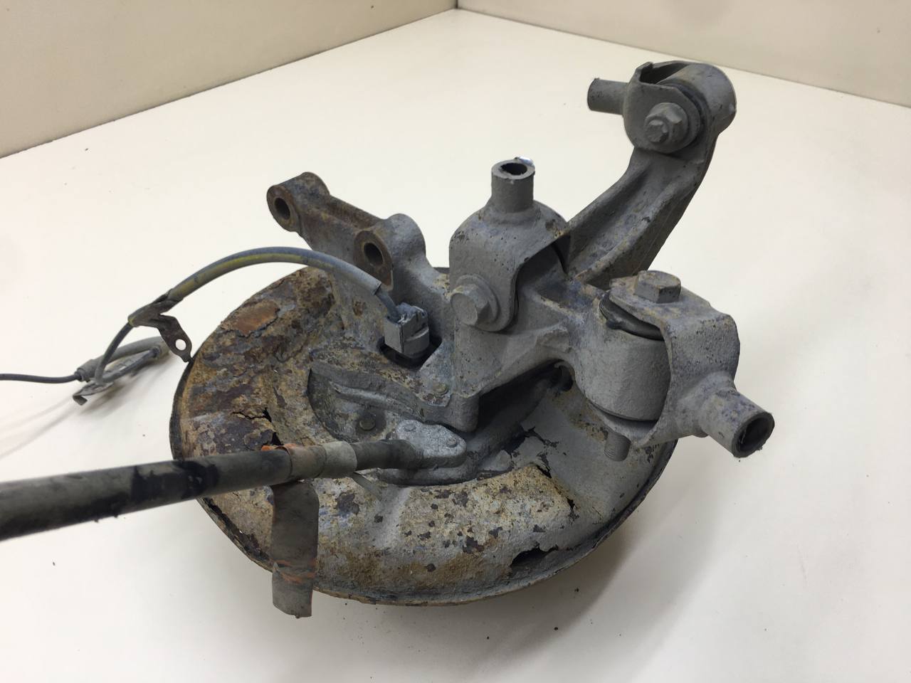 Кулак поворотный задний правый Toyota Camry (XV30) 2001-2006