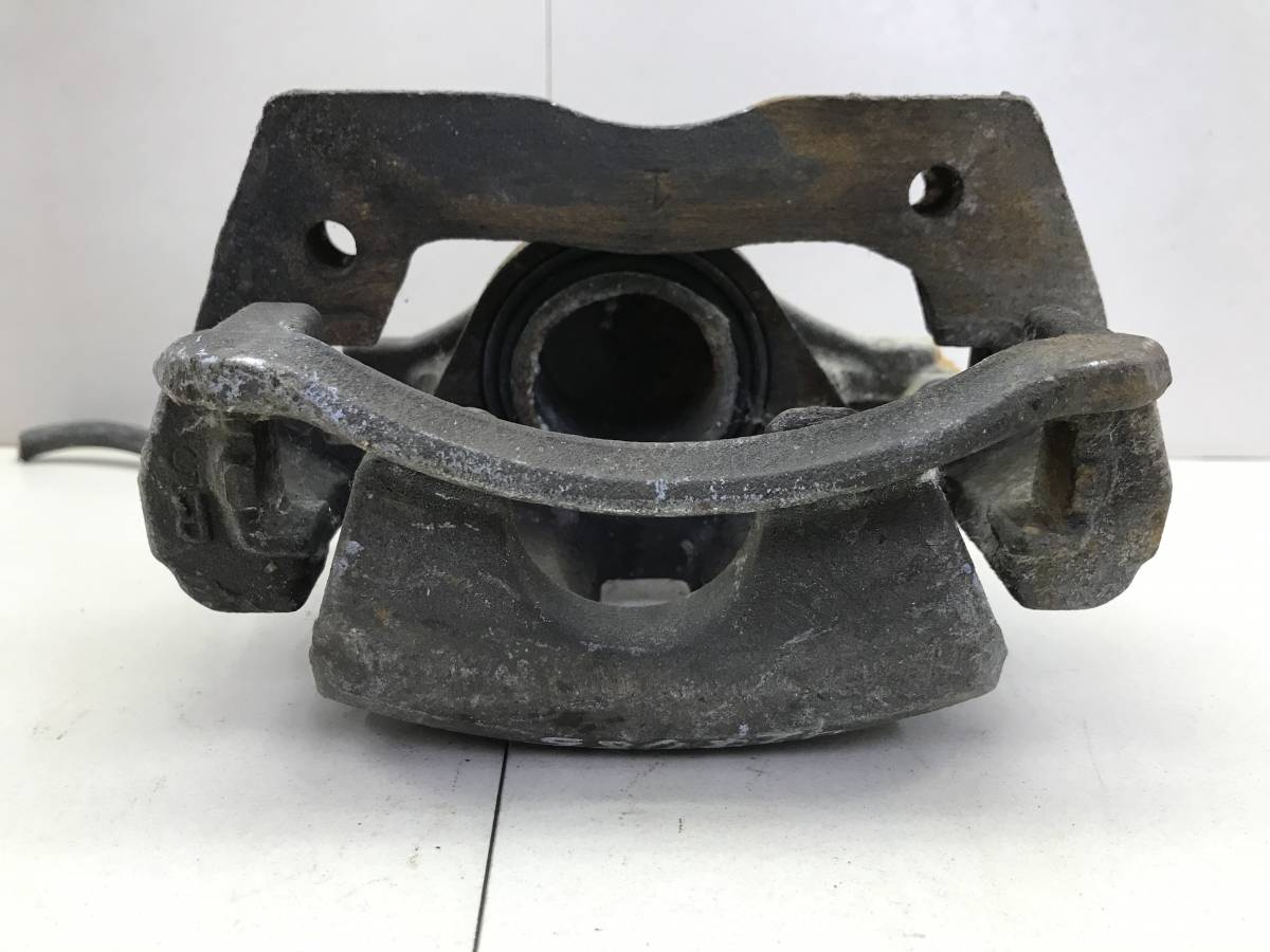 Суппорт передний правый Toyota Crown (S170) 1999-2003