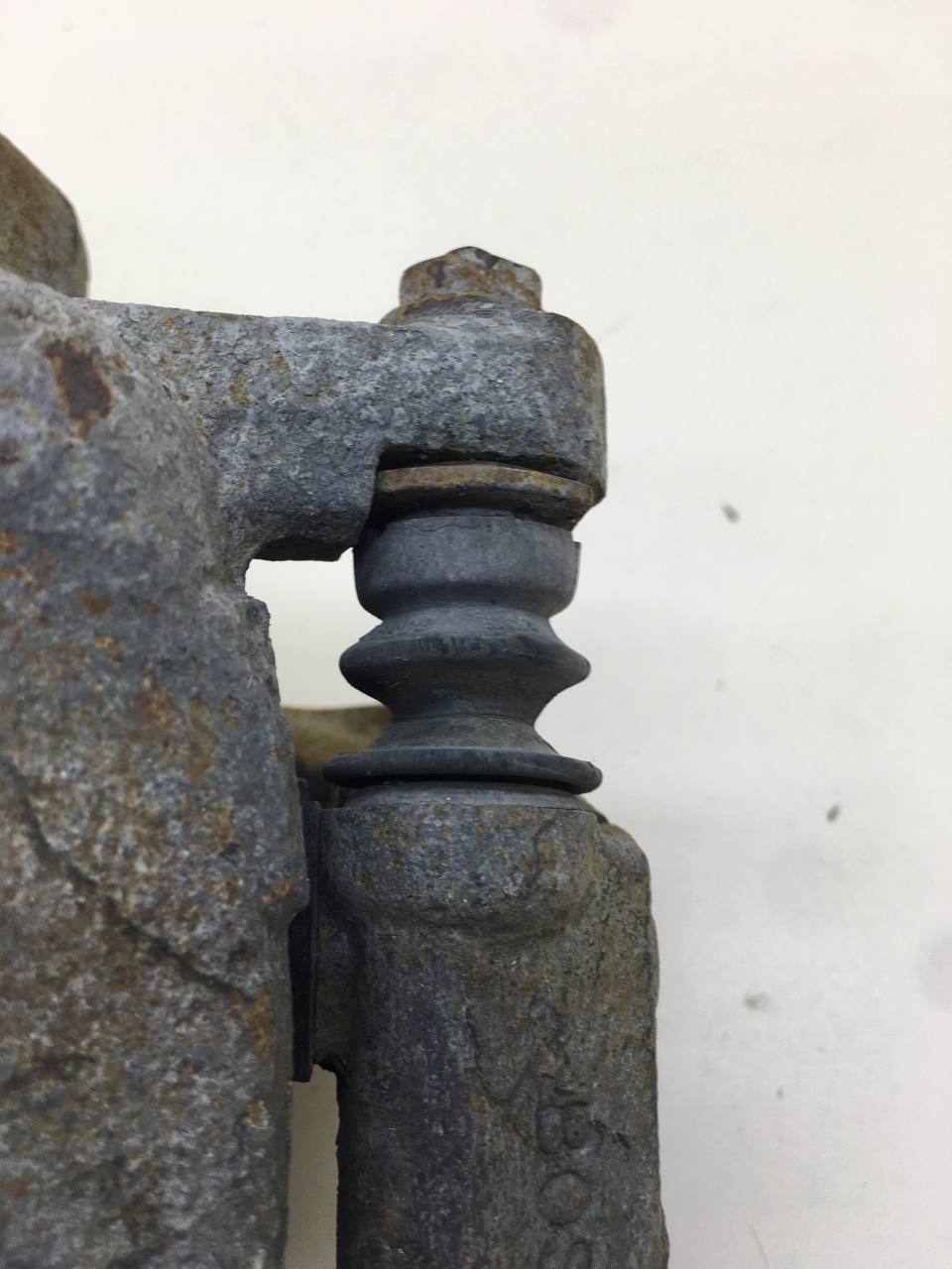 Суппорт передний правый Peugeot 307 2001-2008