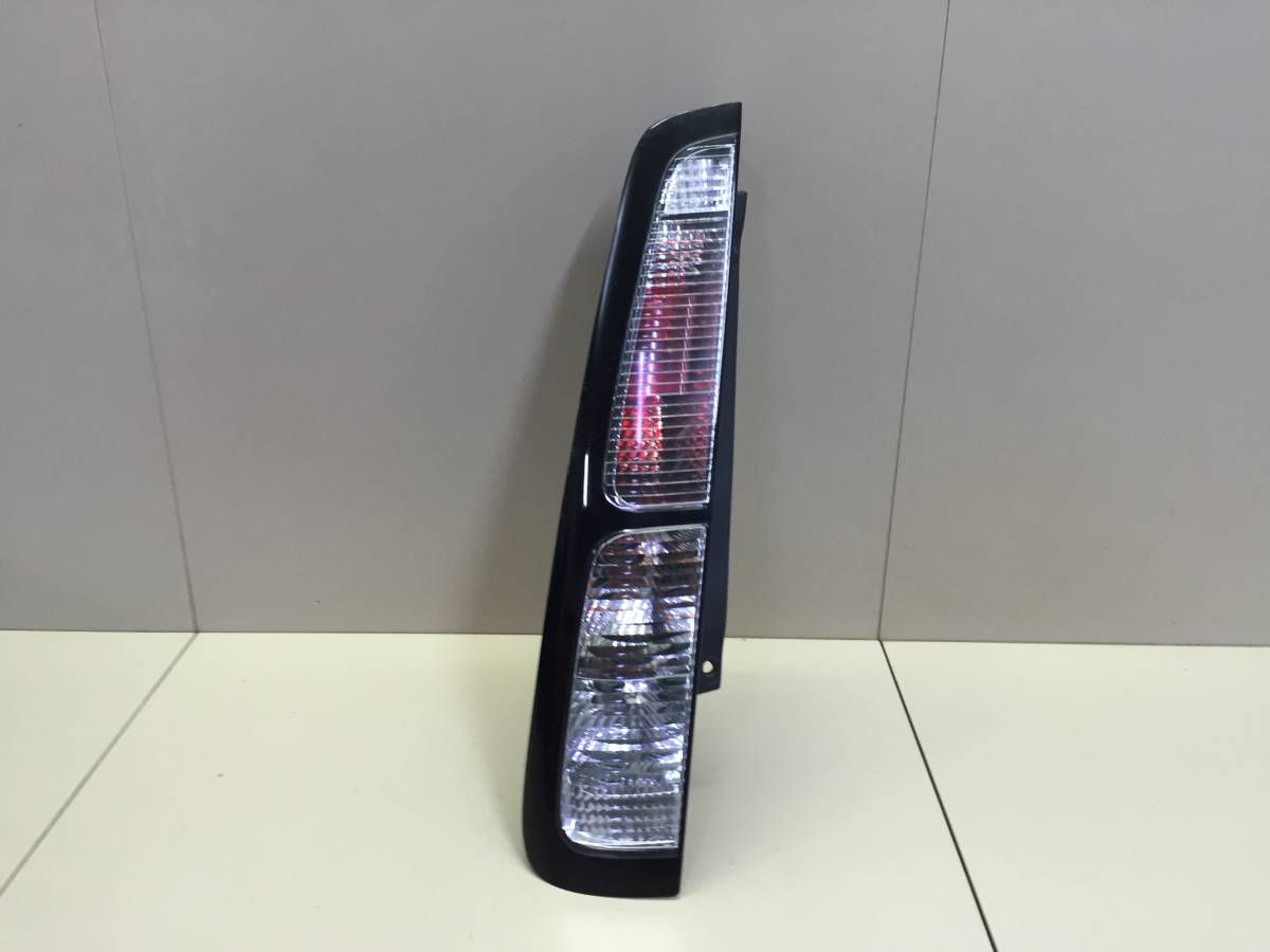 Фонарь задний левый Nissan Cube (Z10) 1998-2002