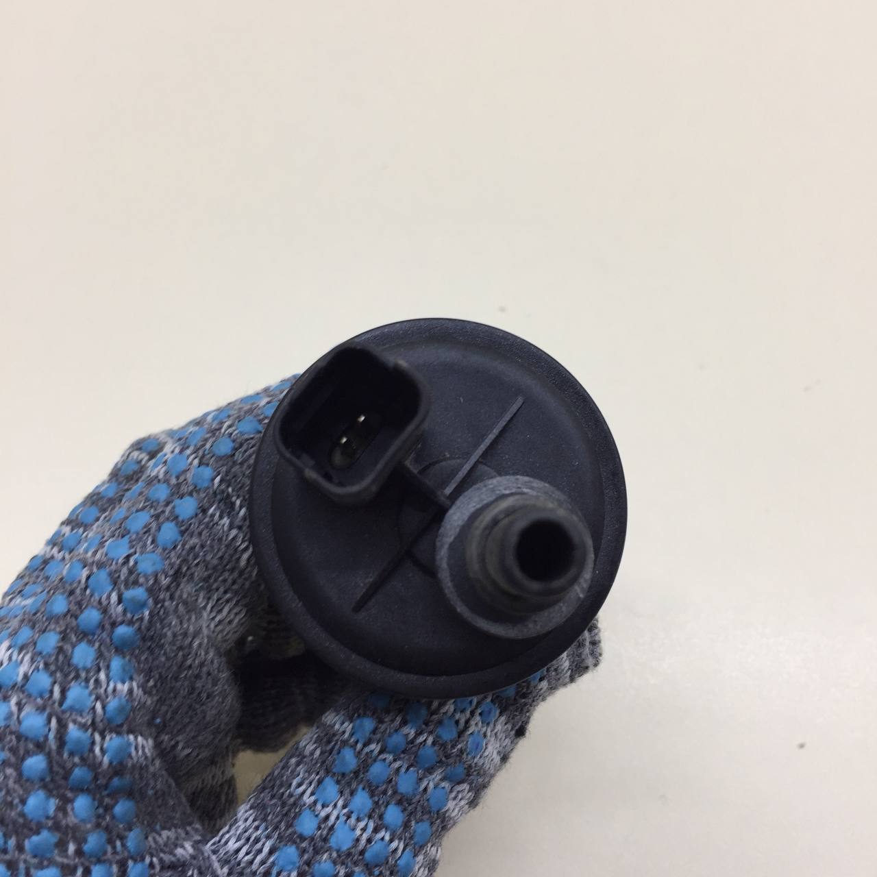 Клапан вентиляции топливного бака Lada Vesta 2015>