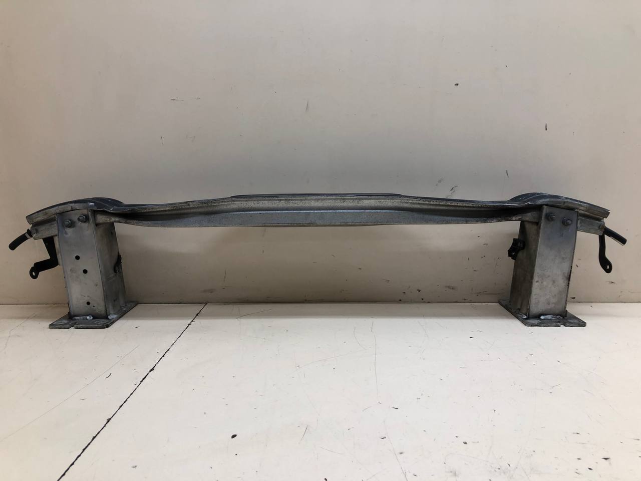 Усилитель переднего бампера Audi A4 (B8) 2007-2011