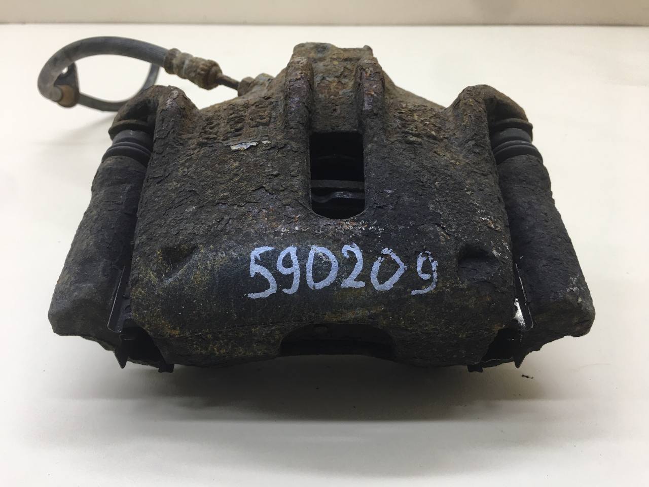 Суппорт передний правый Peugeot 207 2006-2013