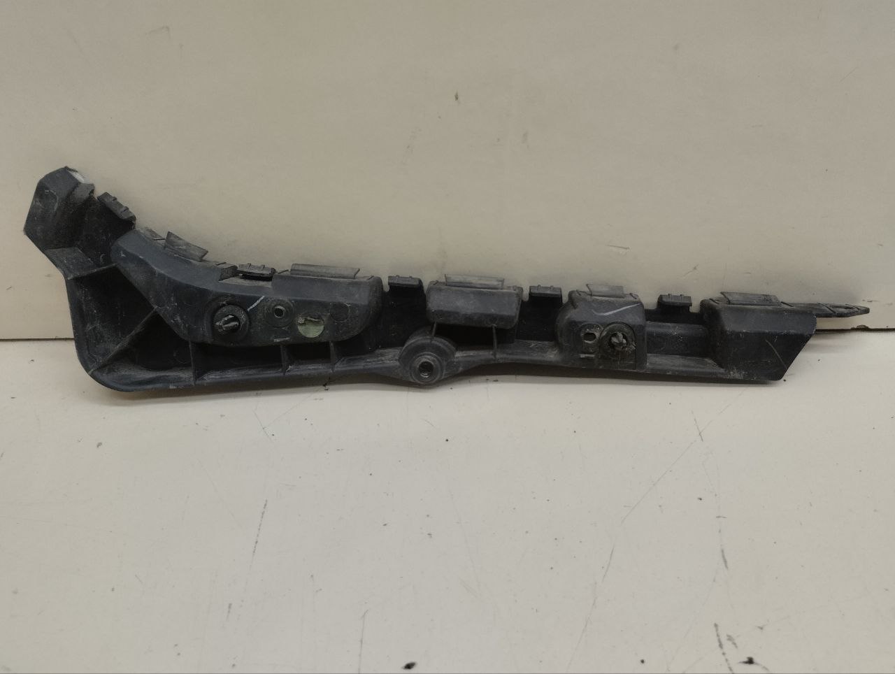 Кронштейн заднего бампера левый Renault Symbol (2) 2008-2012