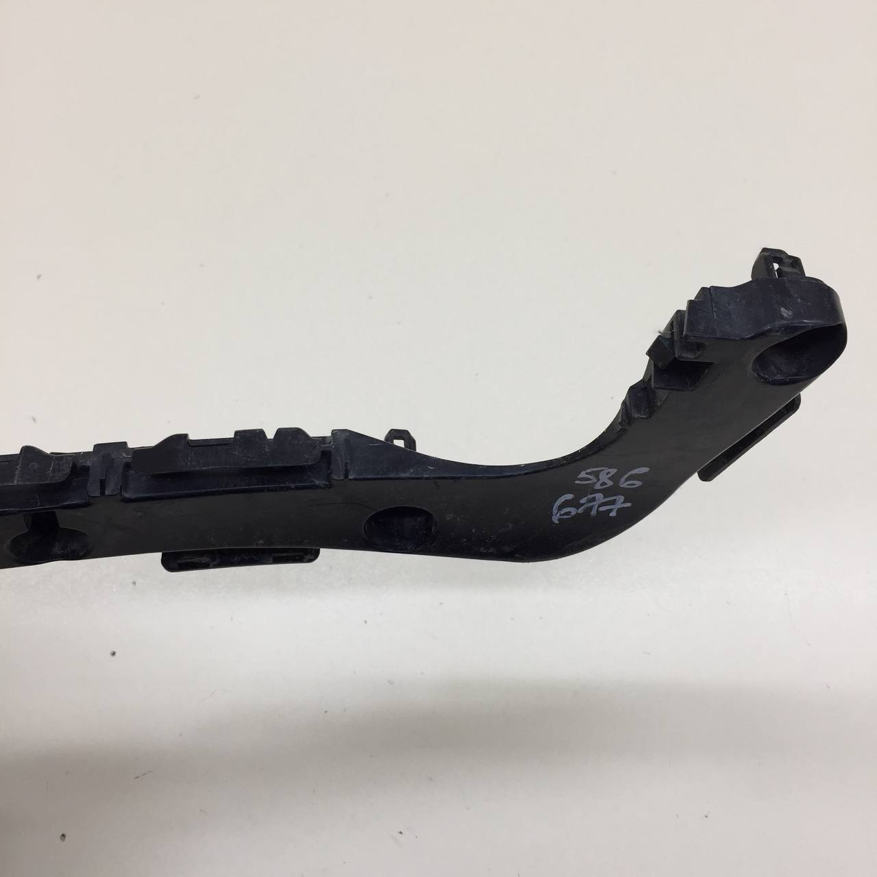 Кронштейн заднего бампера левый Jeep Grand Cherokee (WK2) 2010>