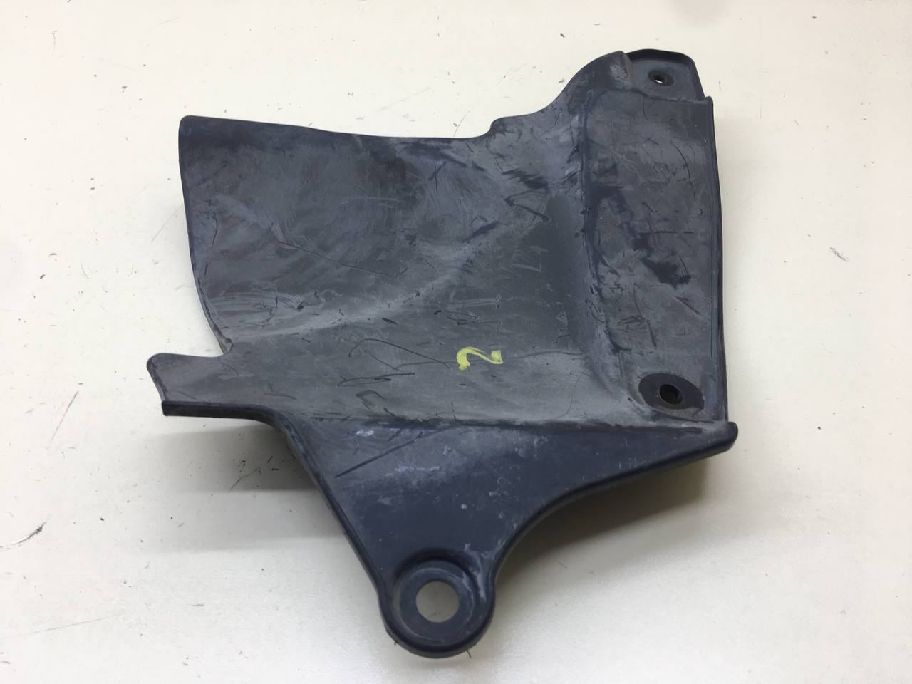 Пыльник двигателя боковой правый Toyota Camry (XV50) 2011-2017