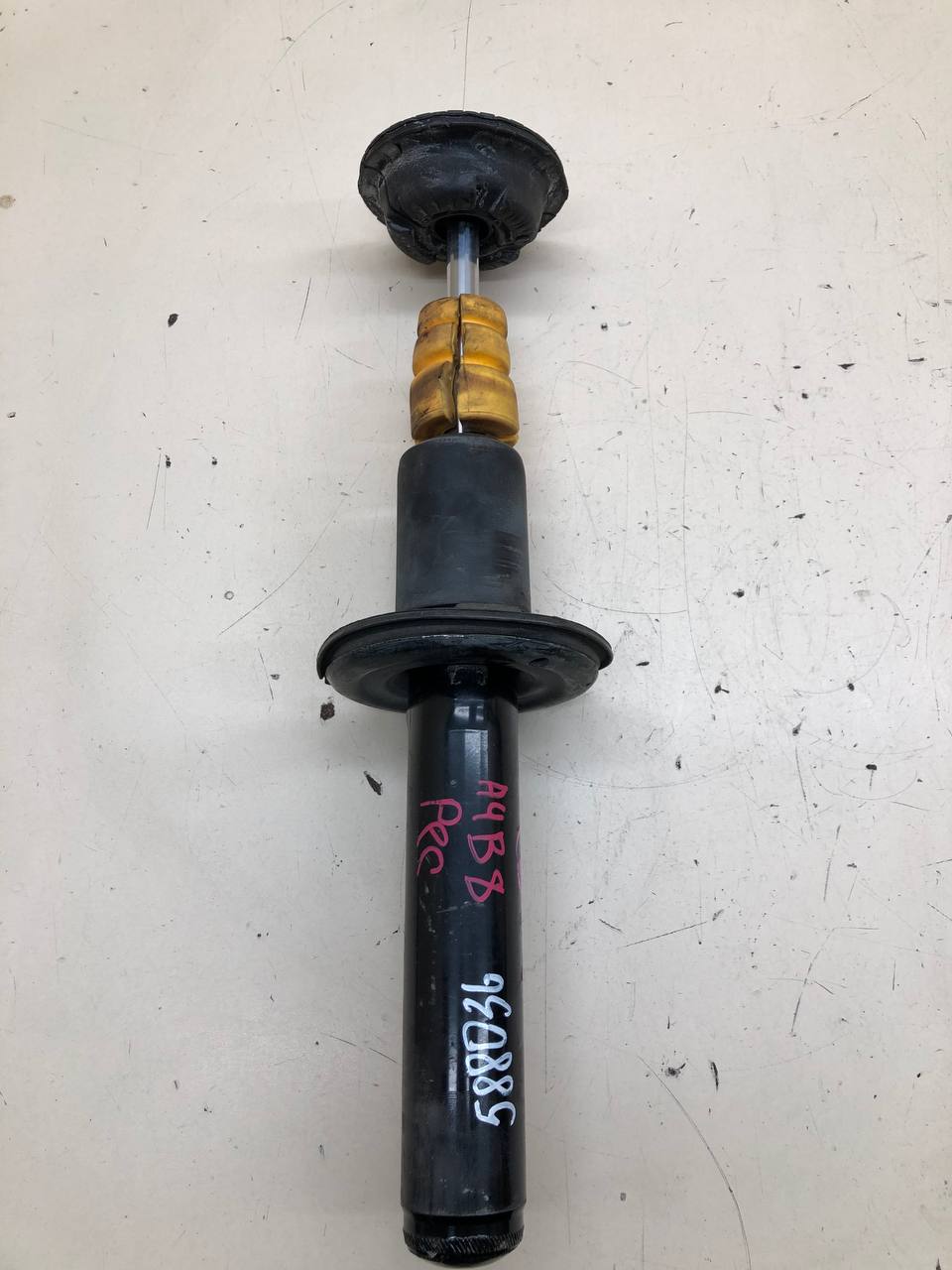 Амортизатор передний Audi A4 (B8) 2007-2011